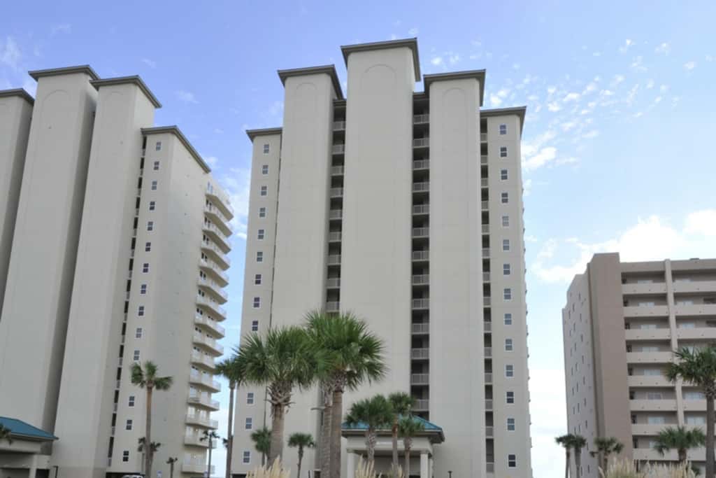 Oceanfront condo with WiFi, central AC, & shared pool and hot tub - great views
