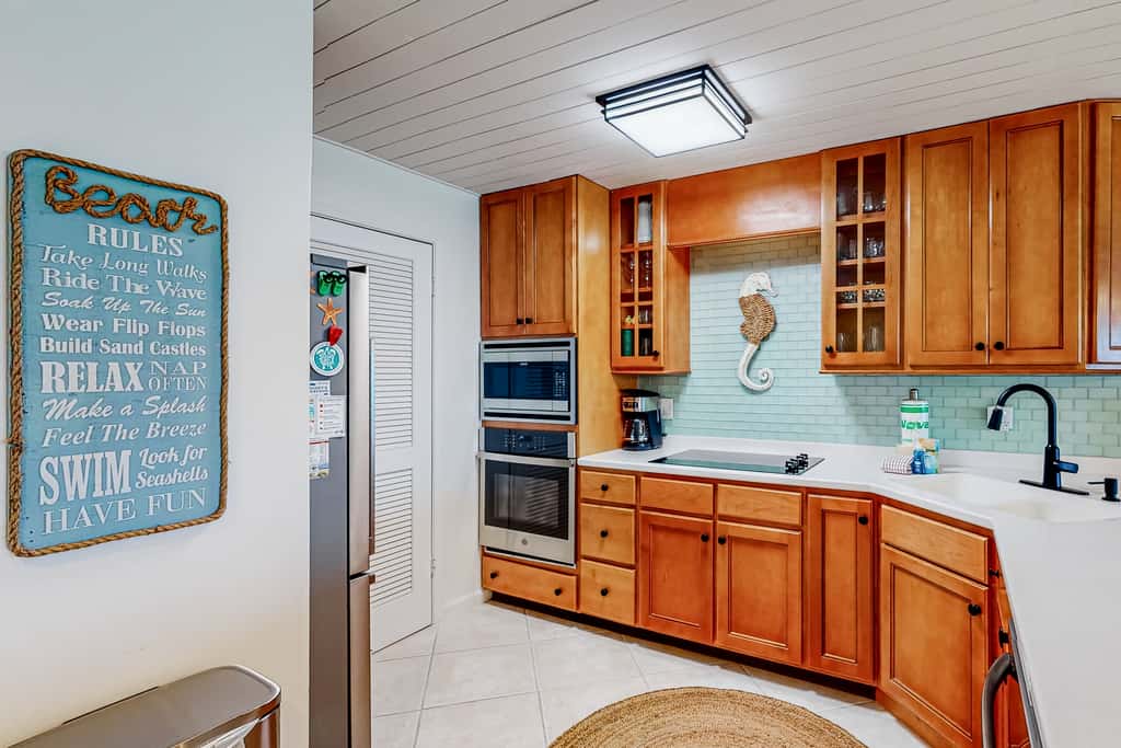 Beachfront resort condo with beach & lake access, pools, saunas & tennis