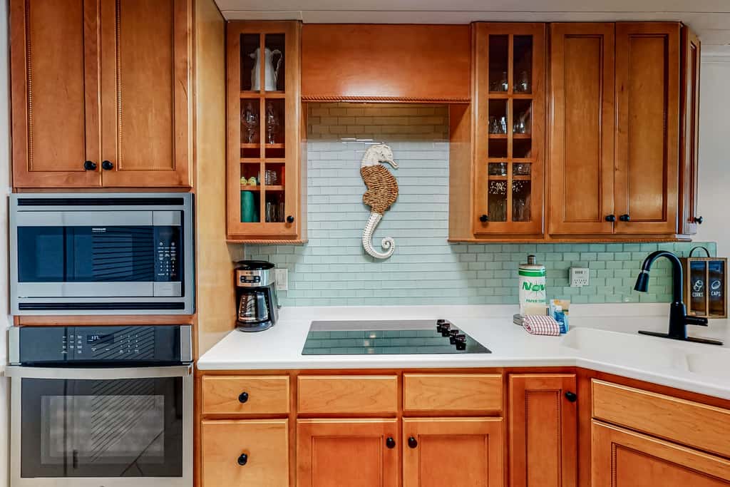 Beachfront resort condo with beach & lake access, pools, saunas & tennis