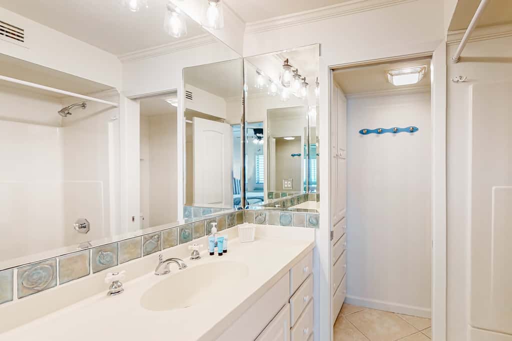Beachfront resort condo with beach & lake access, pools, saunas & tennis