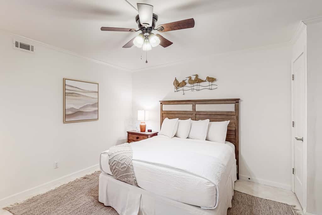 Beachfront resort condo with beach & lake access, pools, saunas & tennis