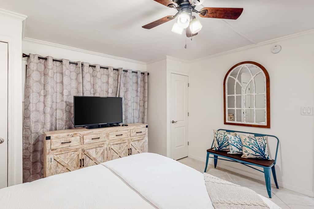 Beachfront resort condo with beach & lake access, pools, saunas & tennis