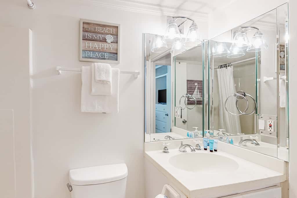 Beachfront resort condo with beach & lake access, pools, saunas & tennis
