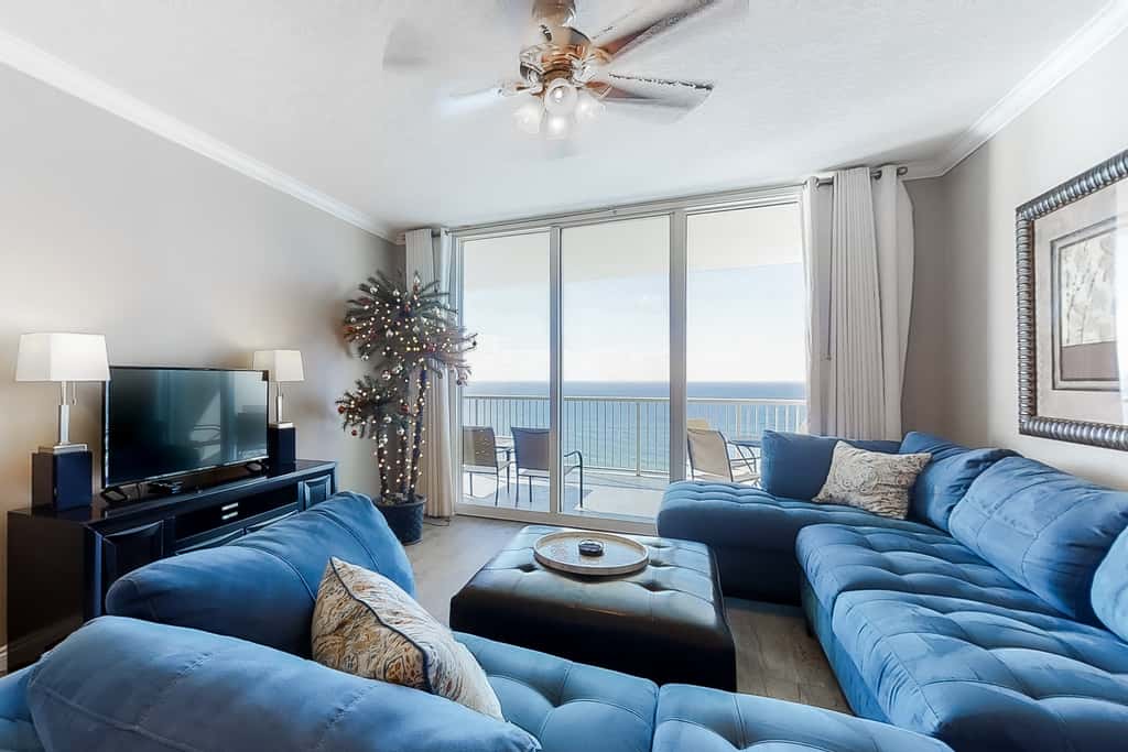 Contemporary flat with Gulf views, furnished balcony & beach access