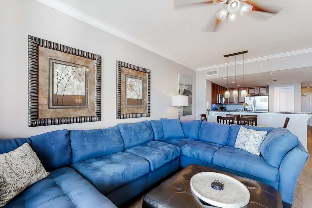 Contemporary flat with Gulf views, furnished balcony & beach access