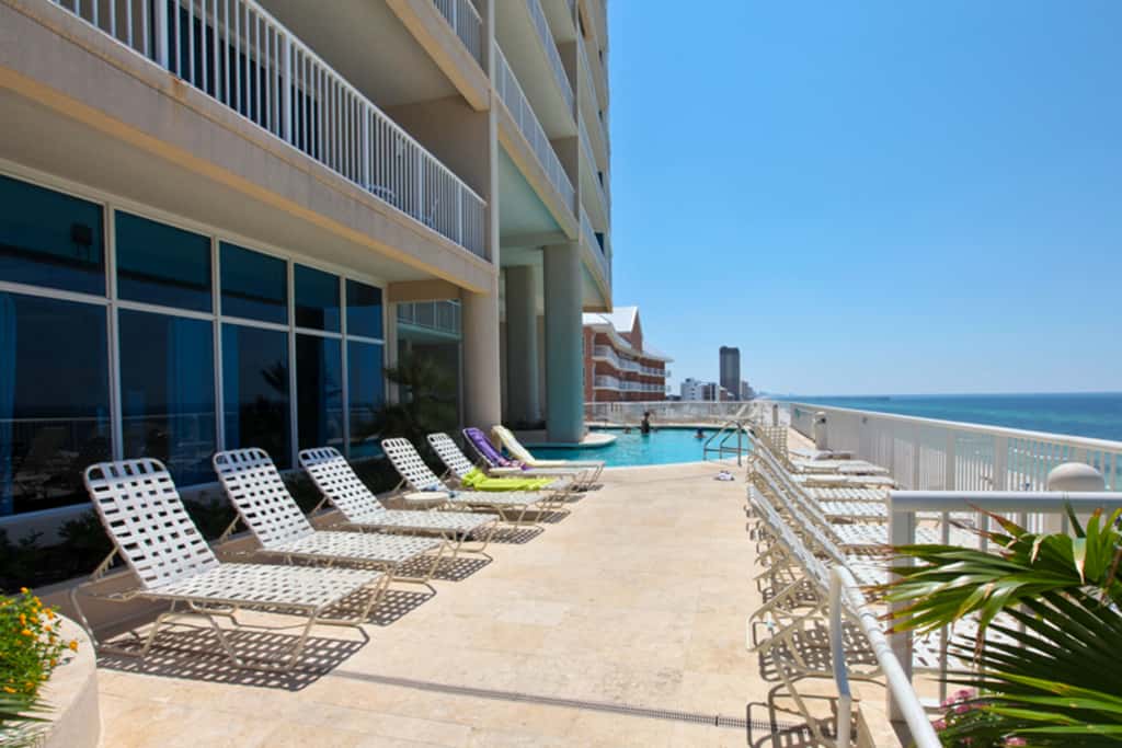 Contemporary flat with Gulf views, furnished balcony & beach access