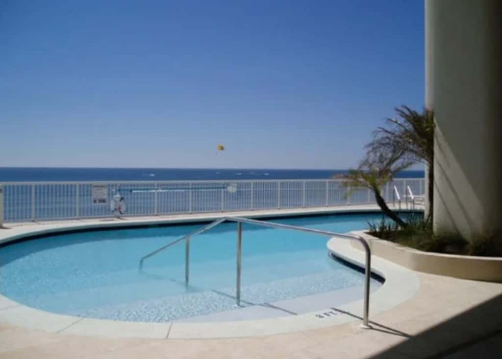 Contemporary flat with Gulf views, furnished balcony & beach access