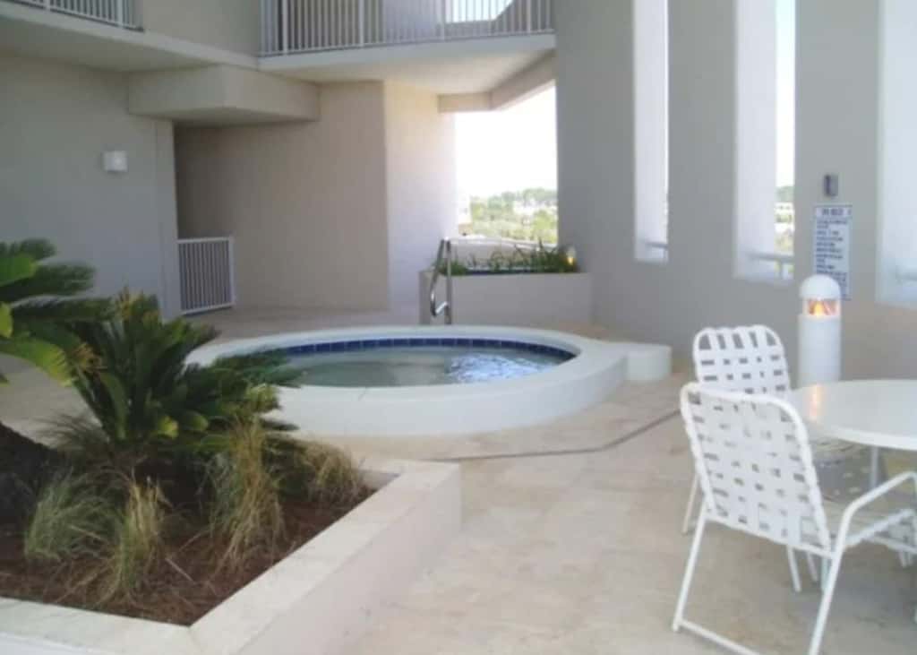 Contemporary flat with Gulf views, furnished balcony & beach access