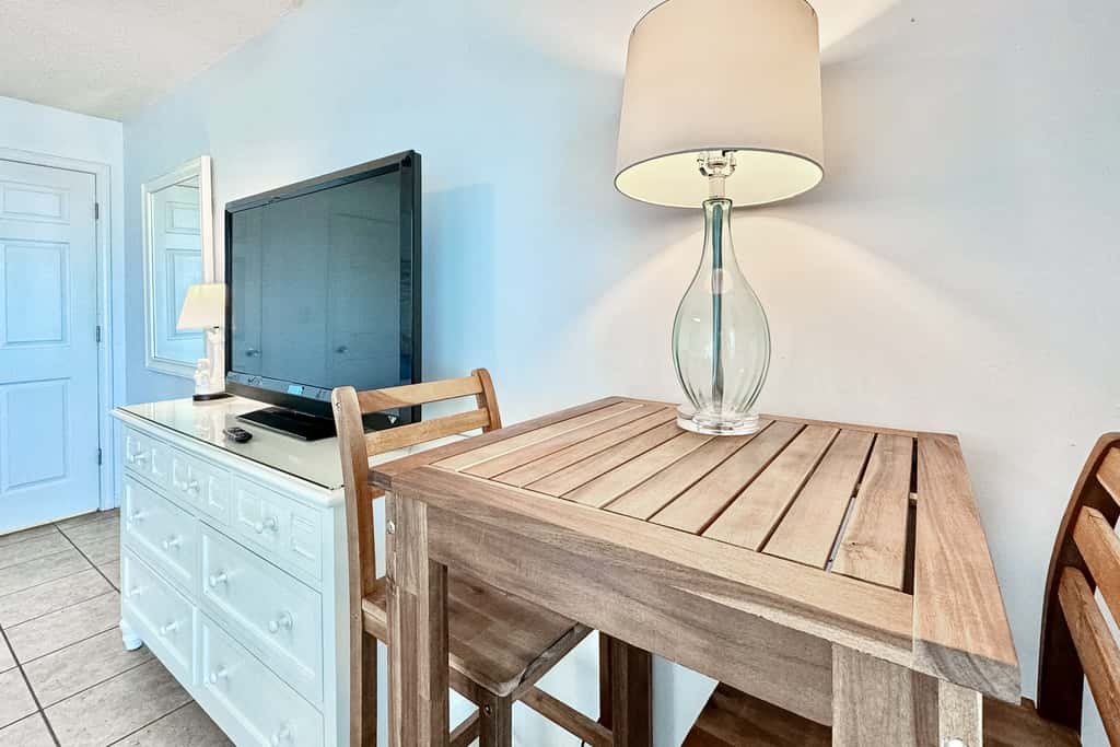 Spacious Gulf front fifth-floor condo with heated saltwater pool & hot tub