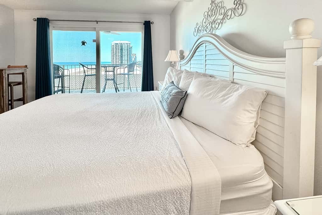 Spacious Gulf front fifth-floor condo with heated saltwater pool & hot tub