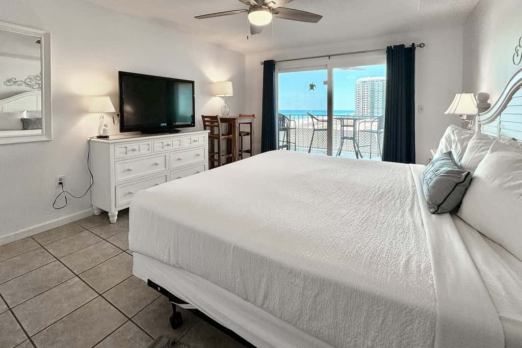 Spacious Gulf front fifth-floor condo with heated saltwater pool & hot tub