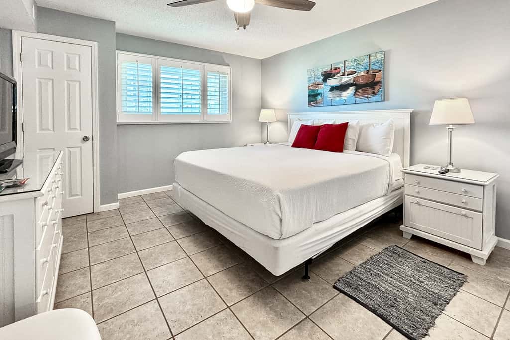 Spacious Gulf front fifth-floor condo with heated saltwater pool & hot tub