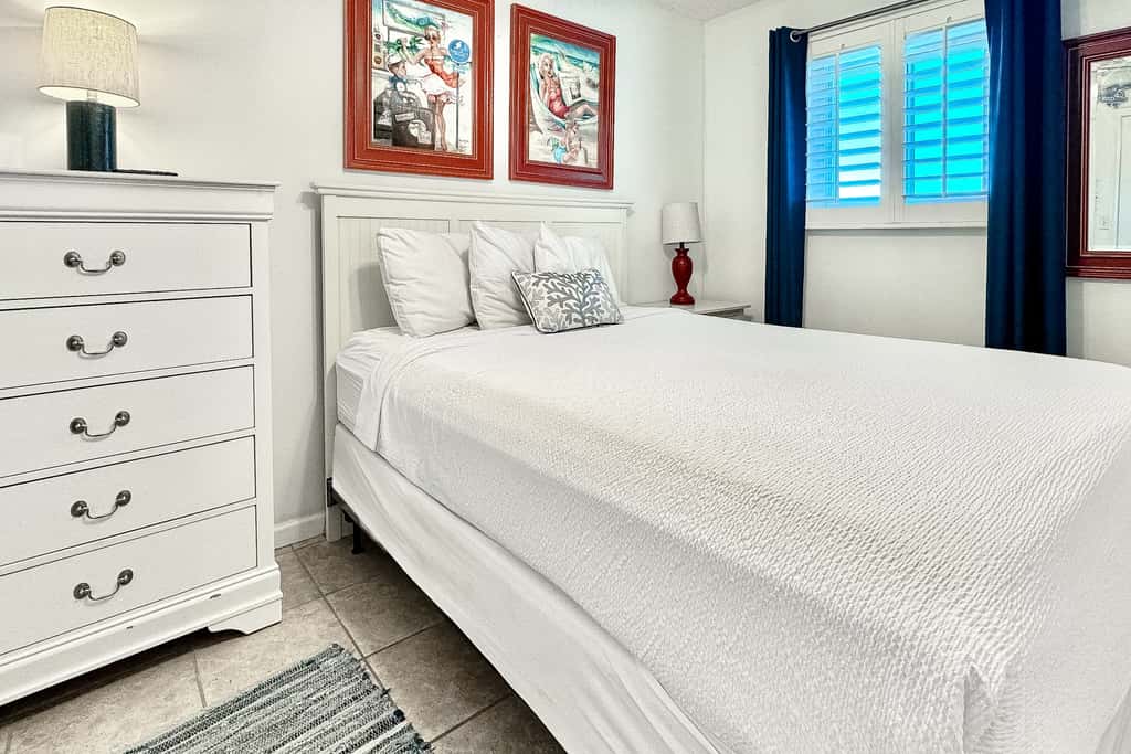 Spacious Gulf front fifth-floor condo with heated saltwater pool & hot tub