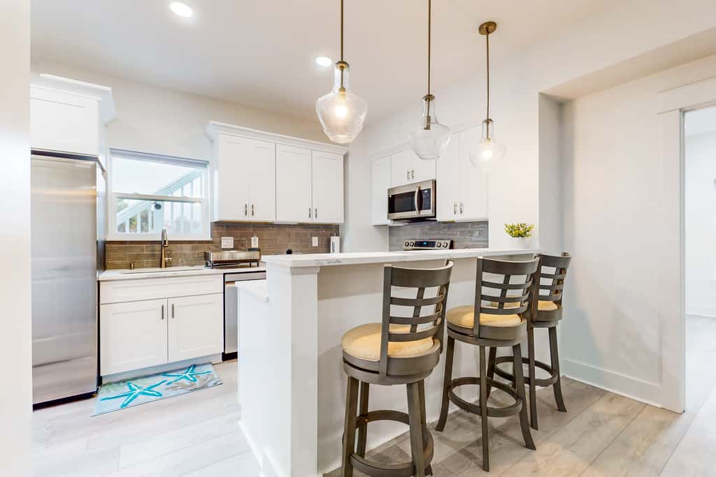 Beautiful dog-friendly condo, private washer&dryer and close to beach
