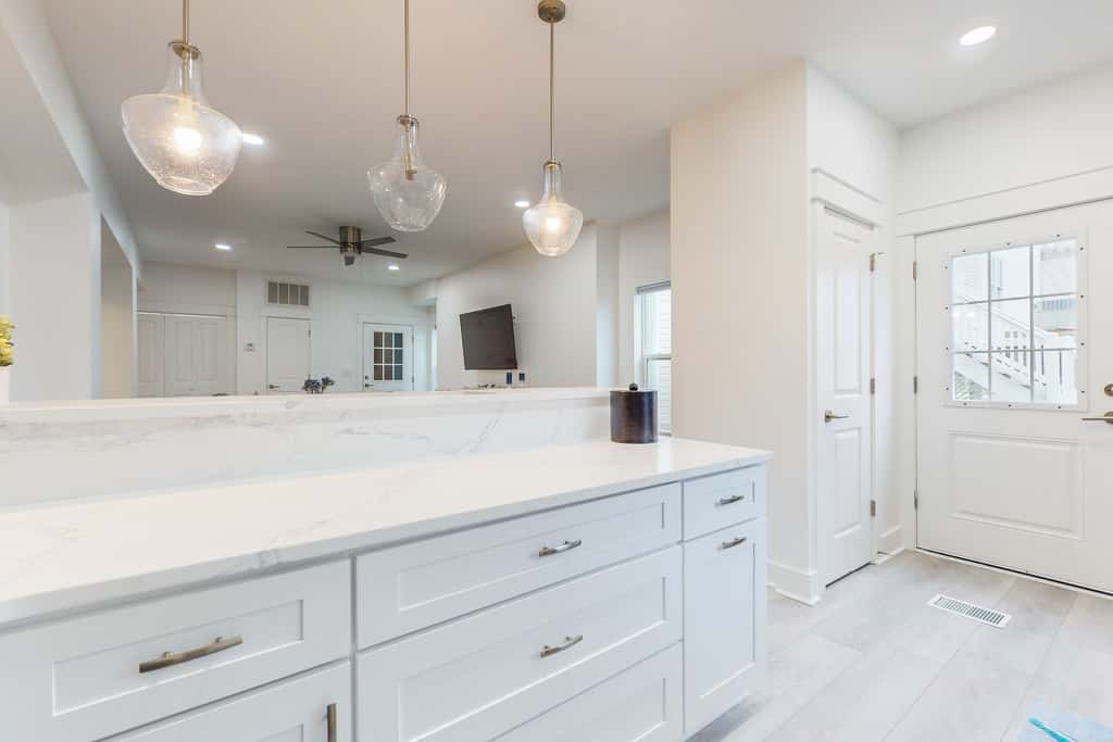 Beautiful dog-friendly condo, private washer&dryer and close to beach