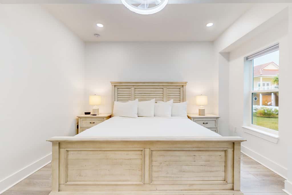 Beautiful dog-friendly condo, private washer&dryer and close to beach
