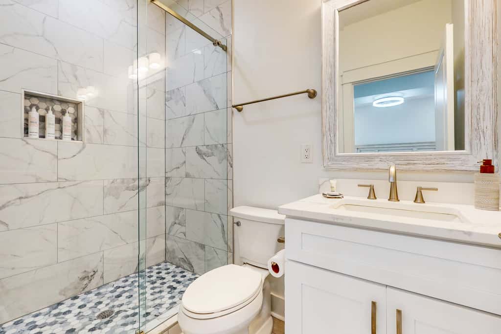 Beautiful dog-friendly condo, private washer&dryer and close to beach