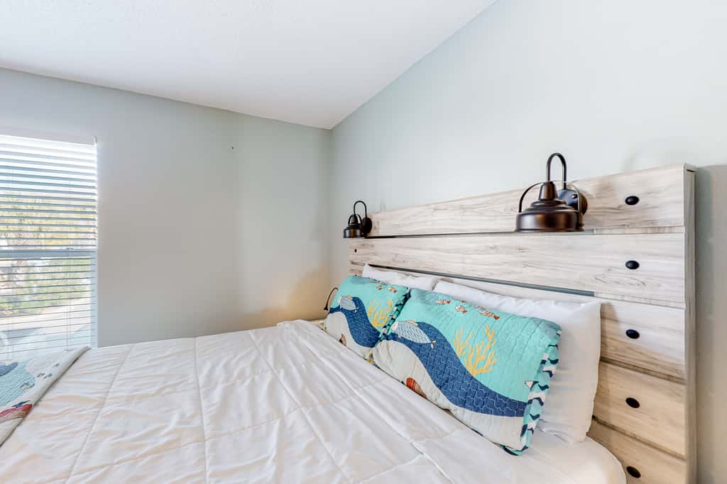 Sunny coastal condo with pool, balcony & sound view - walk to the beach