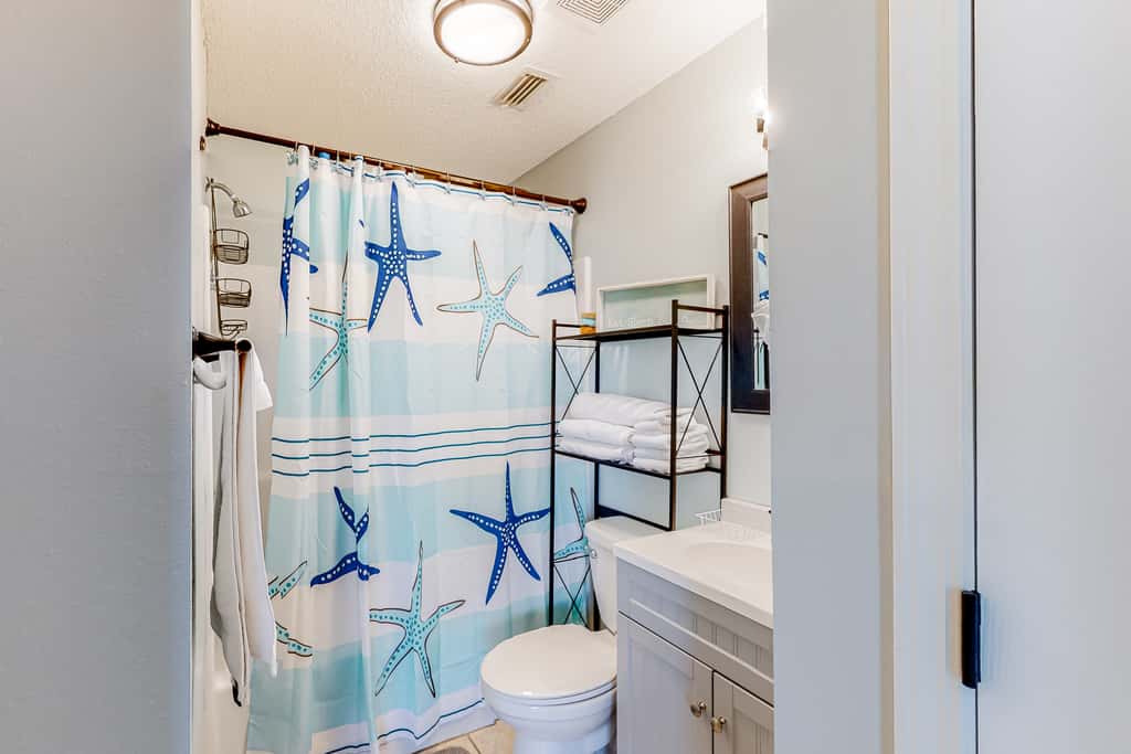 Sunny coastal condo with pool, balcony & sound view - walk to the beach