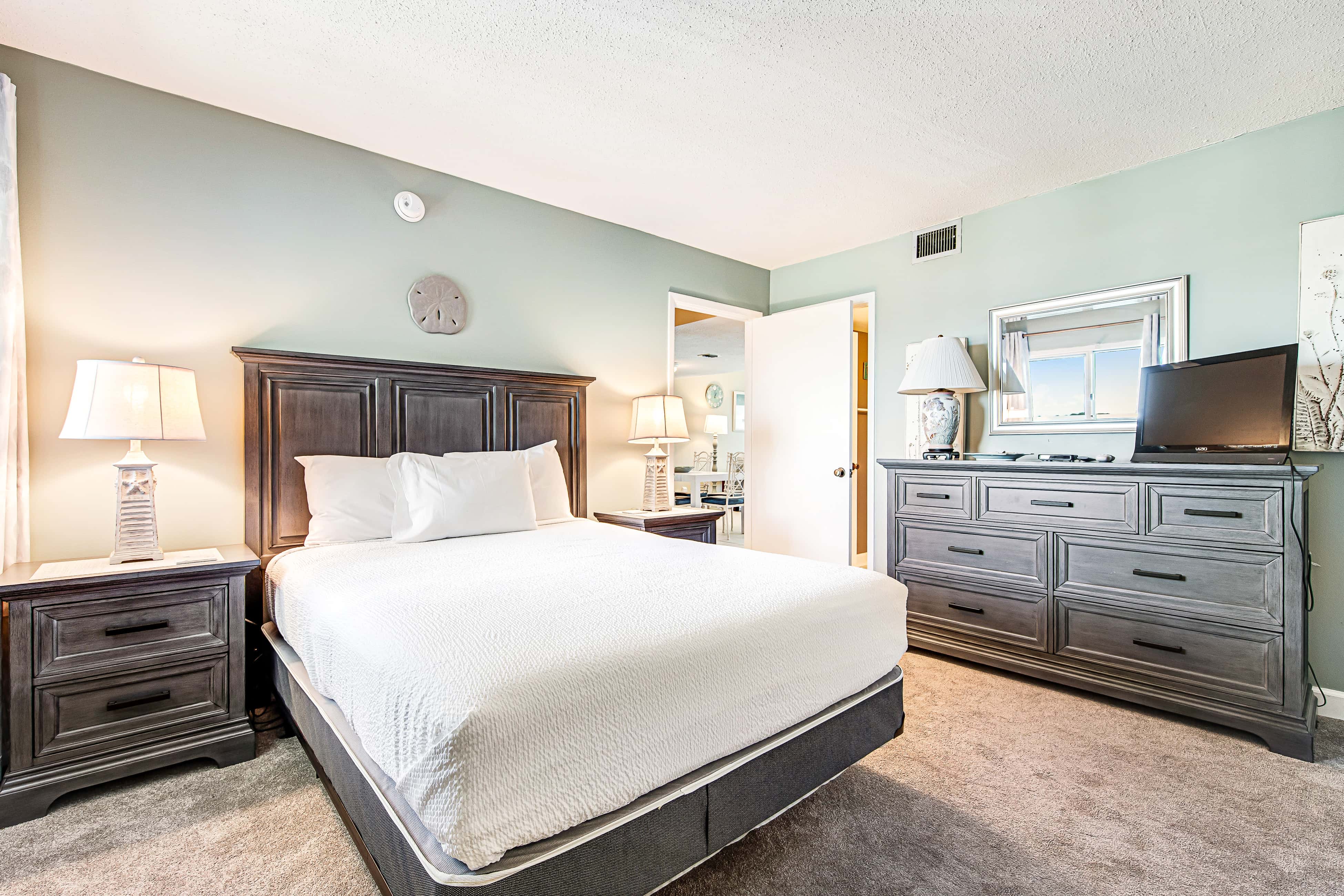 Heavenly retreat just steps from the beach with pools & tennis courts