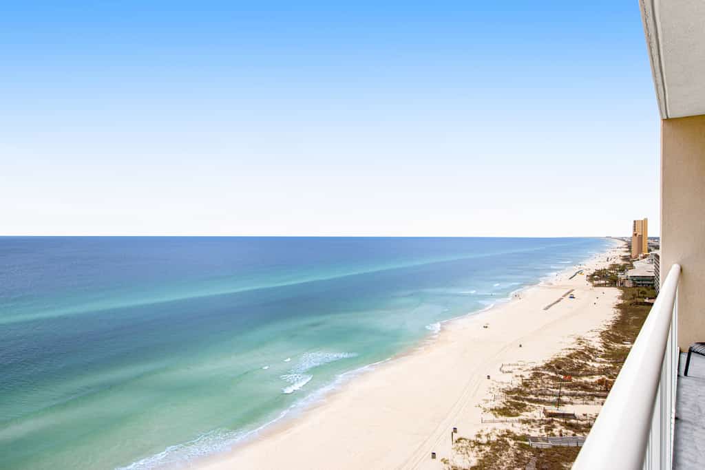 Oceanfront condo with pool, hot tub & washer, dryer