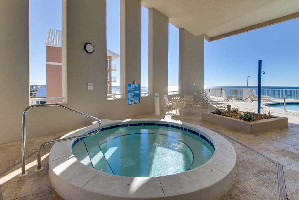Beachfront condo with balcony view & pool - snowbird-friendly