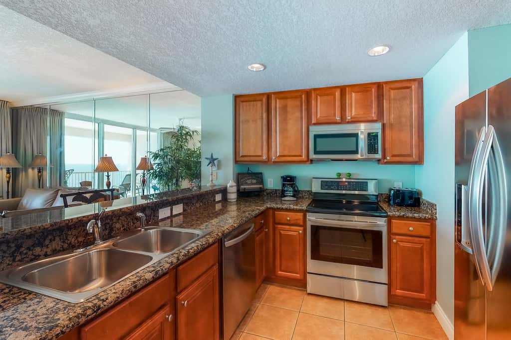 Gulf-facing condo with pool, scenic balcony, beach service & beach access