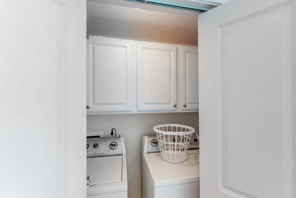 Bright Gulf-facing condo on the beach with pool & hot tub