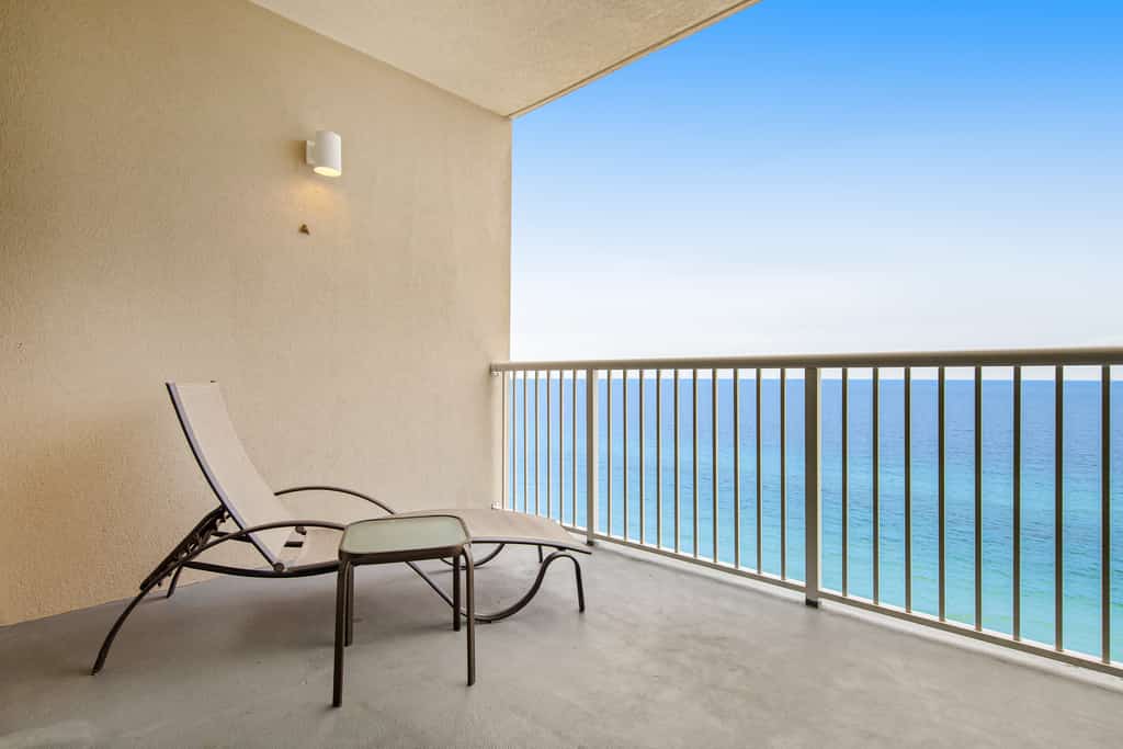 Panama City paradise on the beach with pool & balcony view