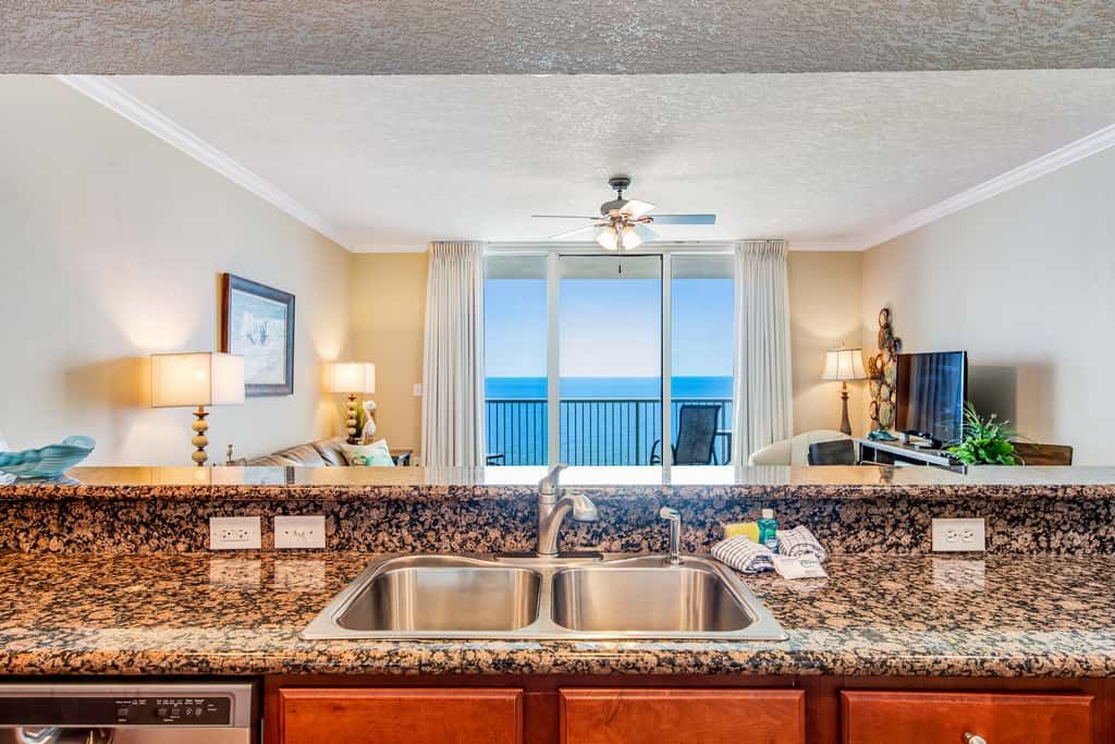 Panama City paradise on the beach with pool & balcony view