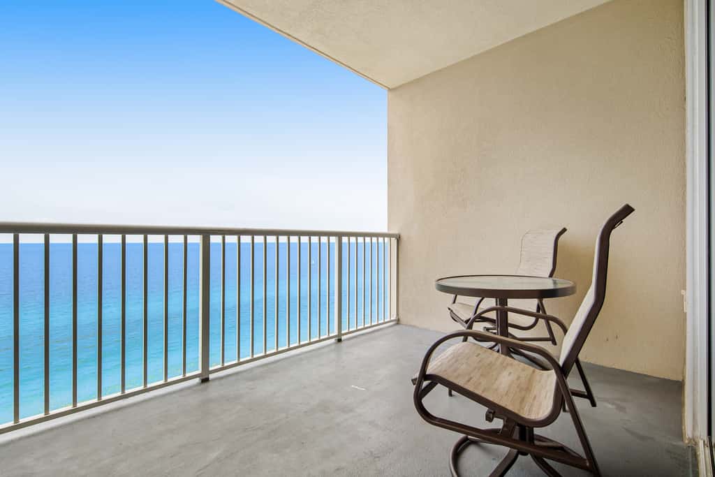 Panama City paradise on the beach with pool & balcony view