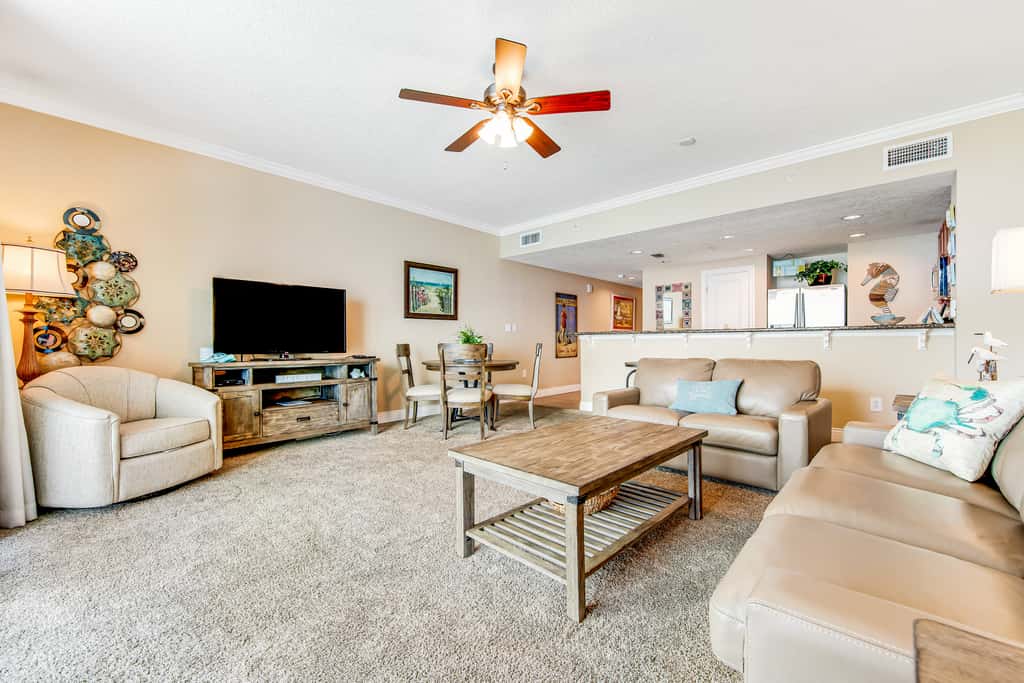 Panama City paradise on the beach with pool & balcony view