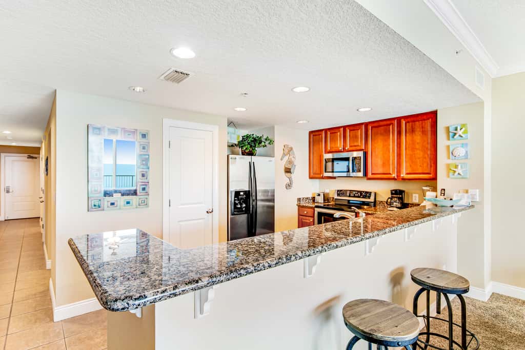 Panama City paradise on the beach with pool & balcony view
