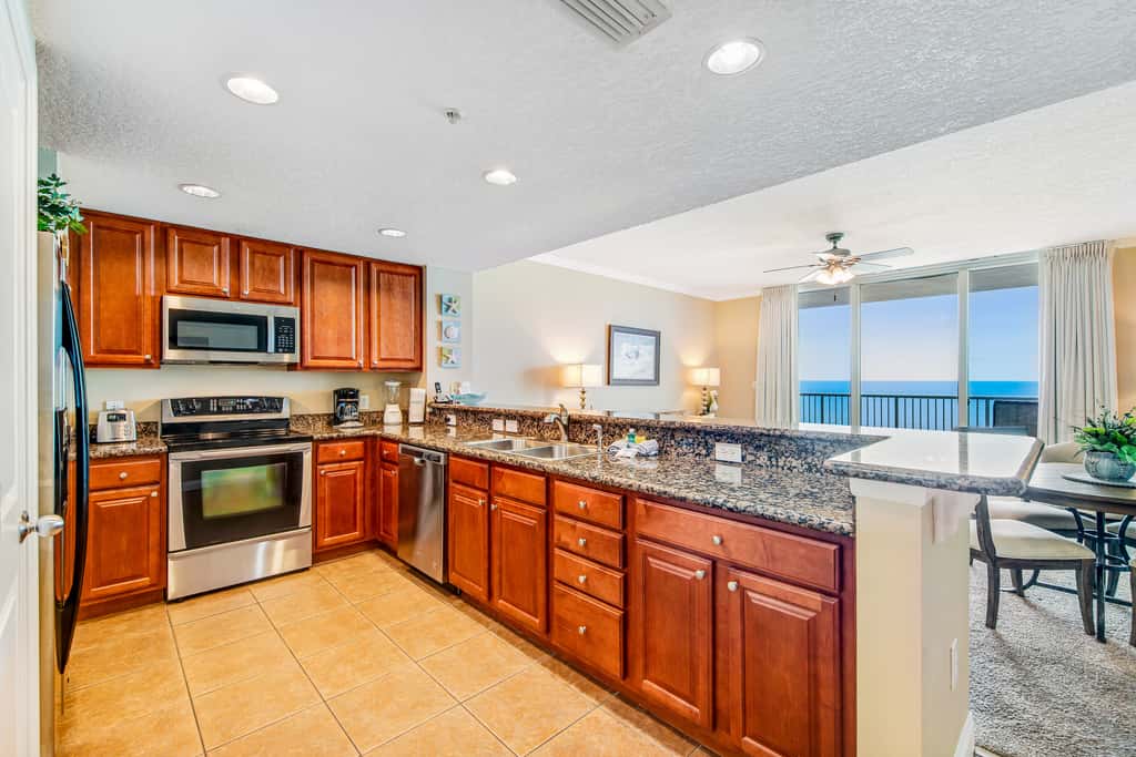 Panama City paradise on the beach with pool & balcony view
