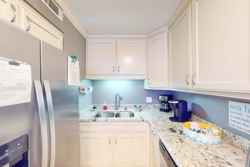 Beachfront condo with ocean-view balcony, pools, hot tub, gym, central AC, & WD
