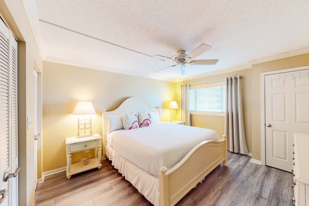 Beachfront condo with ocean-view balcony, pools, hot tub, gym, central AC, & WD