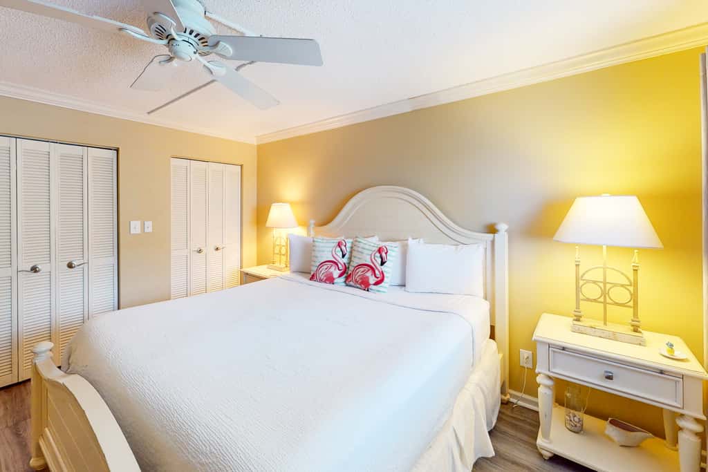 Beachfront condo with ocean-view balcony, pools, hot tub, gym, central AC, & WD