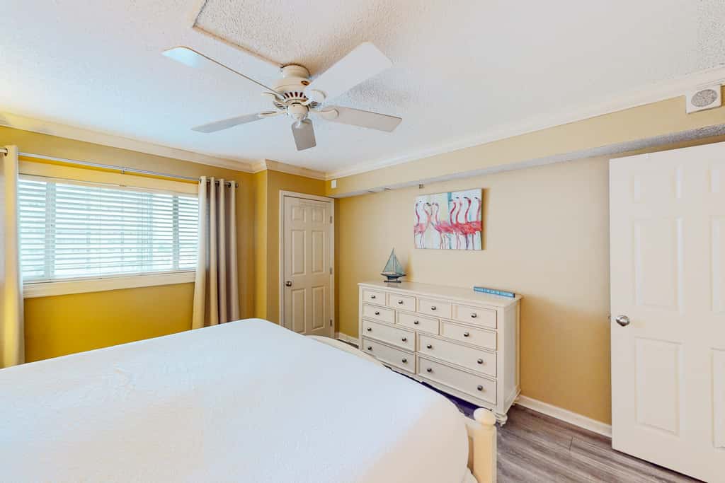 Beachfront condo with ocean-view balcony, pools, hot tub, gym, central AC, & WD