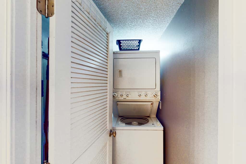 Beachfront condo with ocean-view balcony, pools, hot tub, gym, central AC, & WD