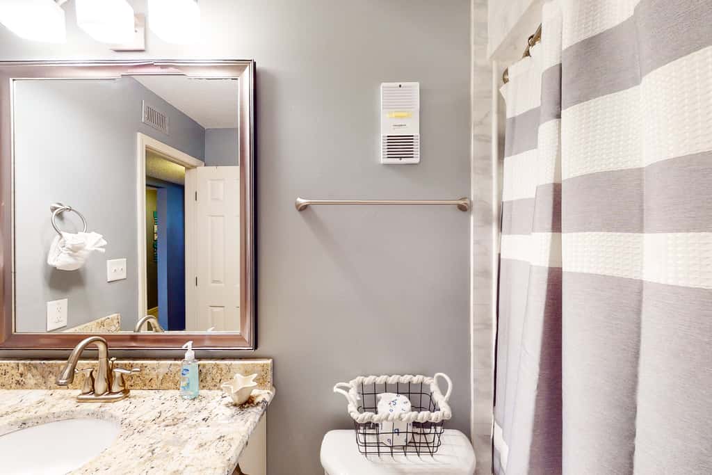Beachfront condo with ocean-view balcony, pools, hot tub, gym, central AC, & WD
