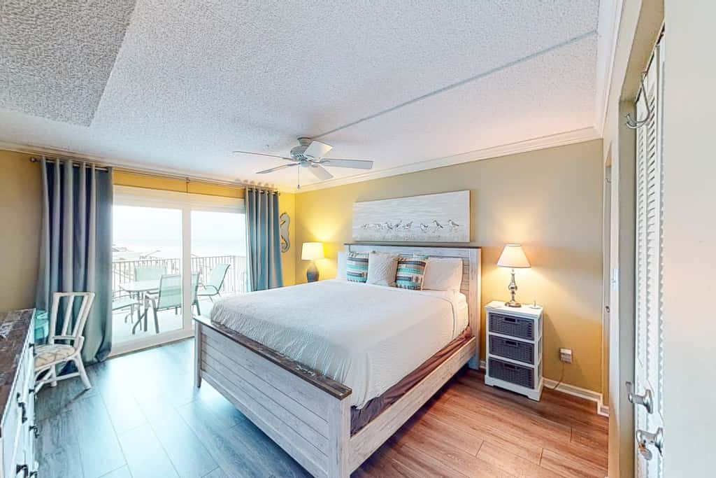 Beachfront condo with ocean-view balcony, pools, hot tub, gym, central AC, & WD