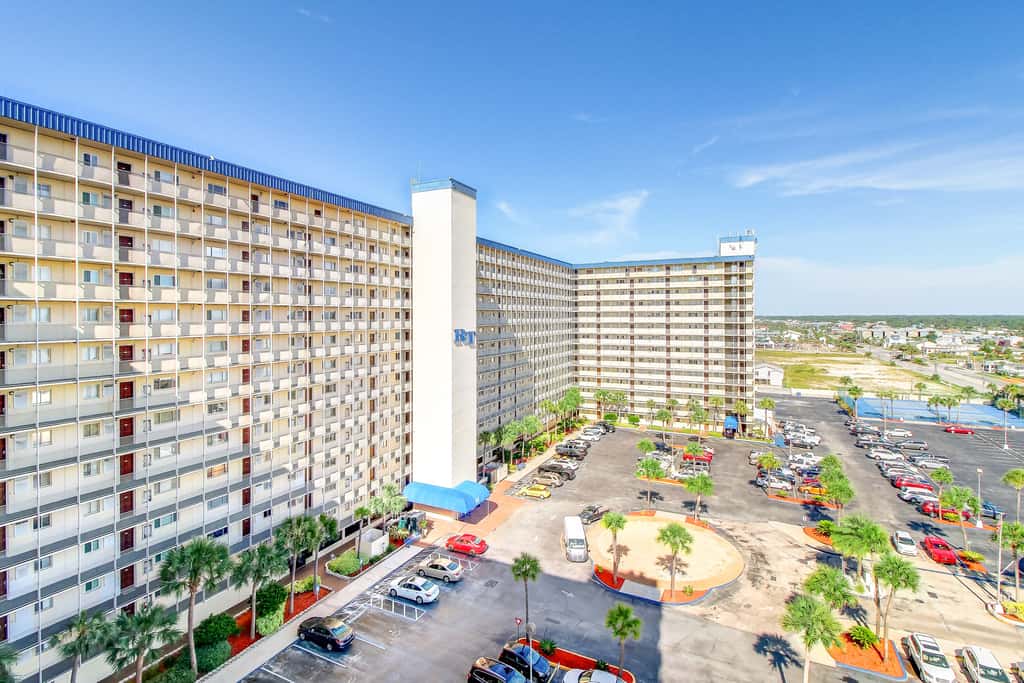Beachfront condo with ocean-view balcony, pools, hot tub, gym, central AC, & WD