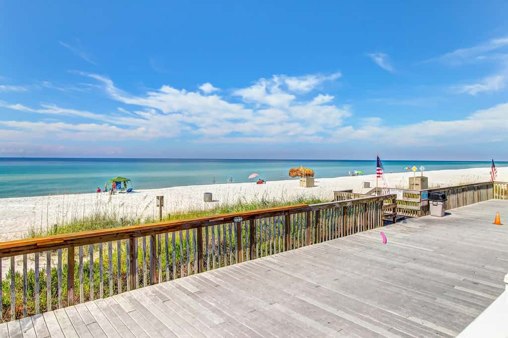 Beachfront Condo, gorgeous views, shared pool, hot tub, and beach access