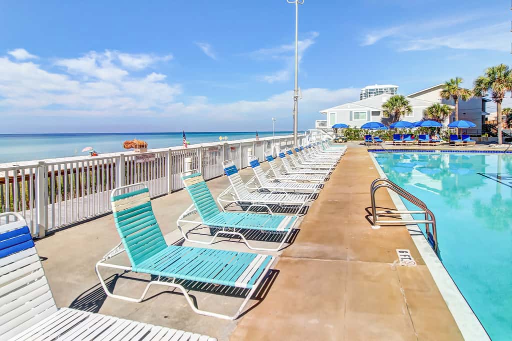Beachfront Condo, gorgeous views, shared pool, hot tub, and beach access