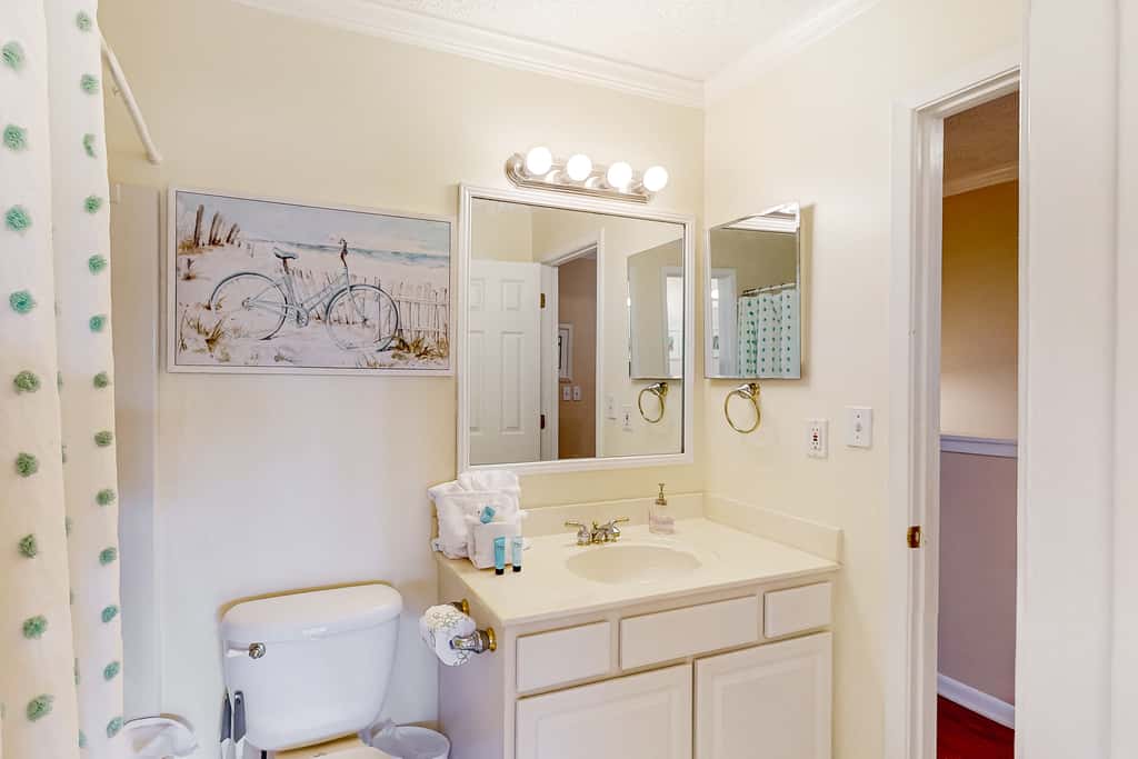 Dog-friendly resort condo with pools, hot tub, tennis, basketball, fitness room