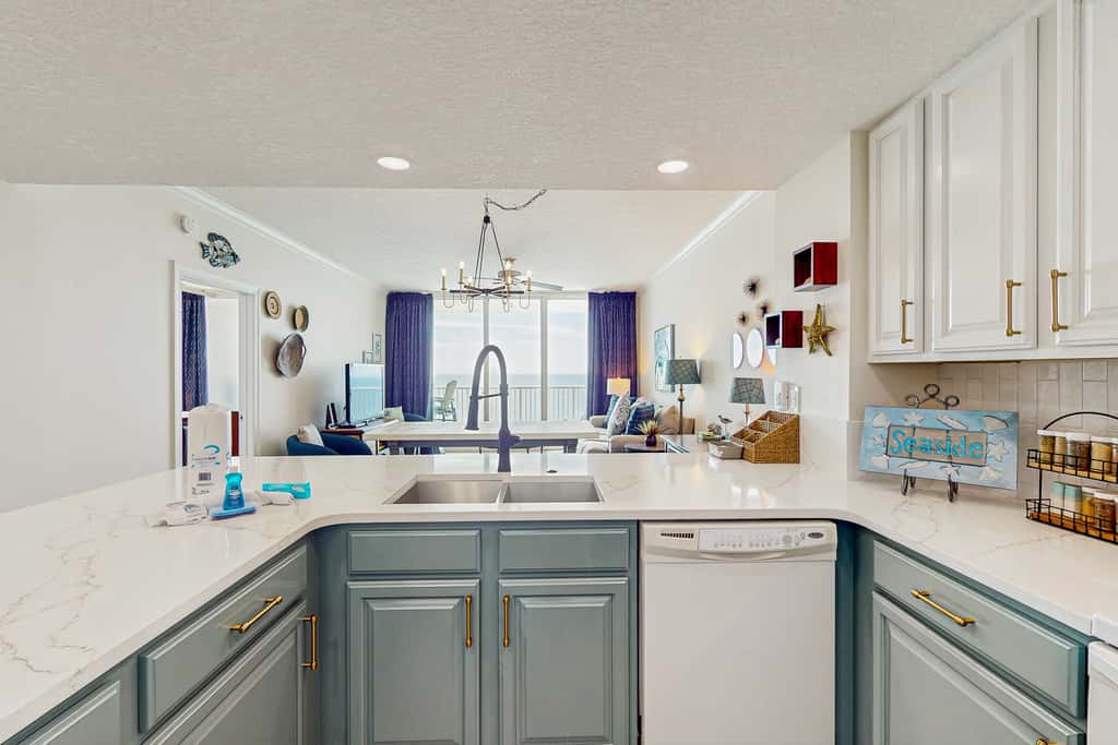 Modern, Gulf-front condo with pool, hot tub & high-speed WiFi