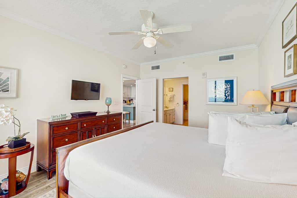 Modern, Gulf-front condo with pool, hot tub & high-speed WiFi