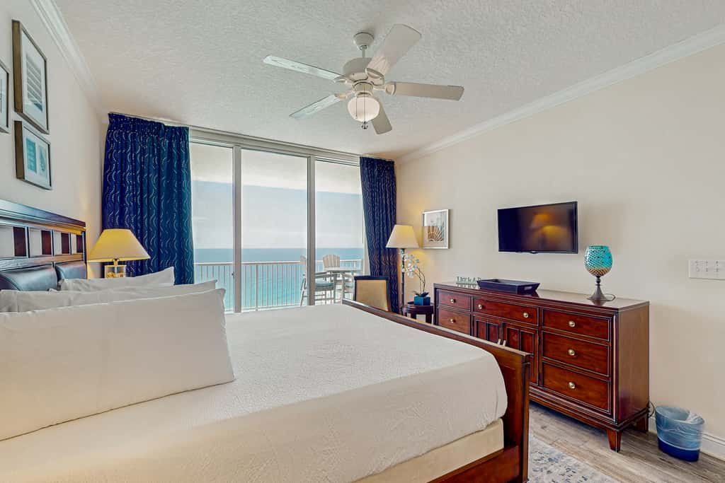 Modern, Gulf-front condo with pool, hot tub & high-speed WiFi
