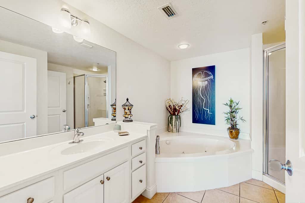 Modern, Gulf-front condo with pool, hot tub & high-speed WiFi