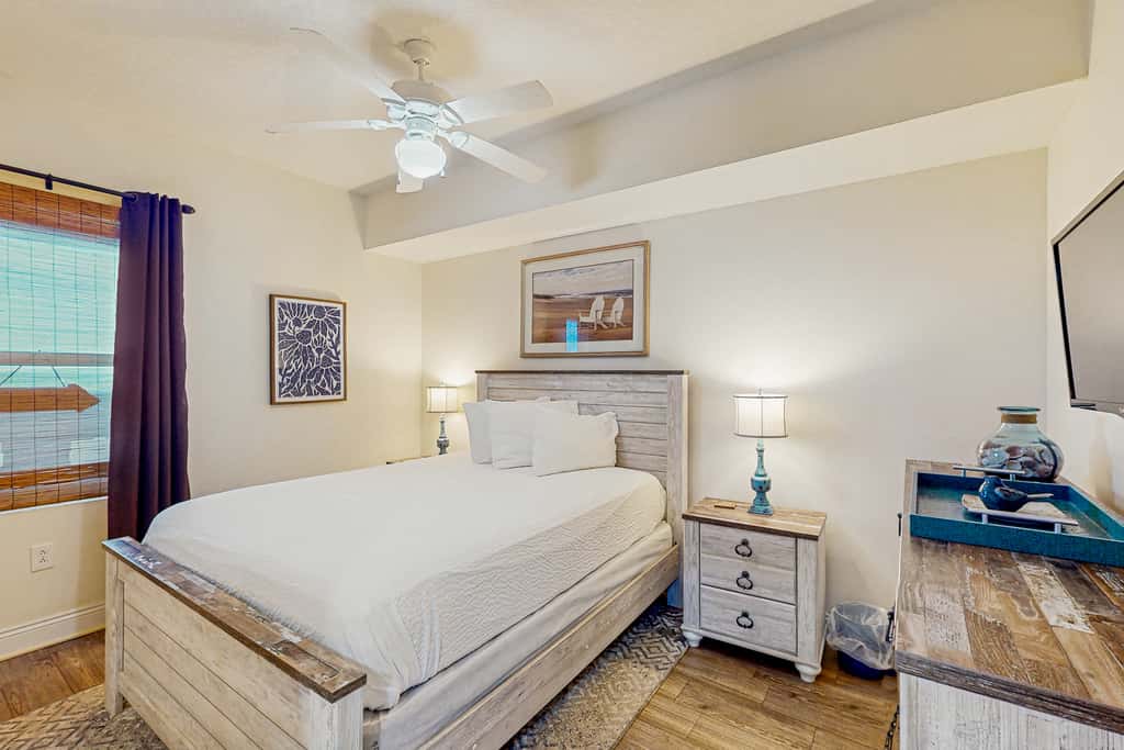 Modern, Gulf-front condo with pool, hot tub & high-speed WiFi